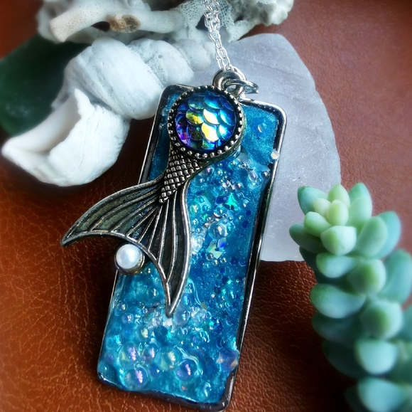 Mermaid Tail Splash - Picture 2 of 3